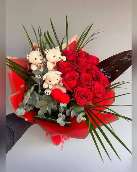 Kırmızı Güllü Buket